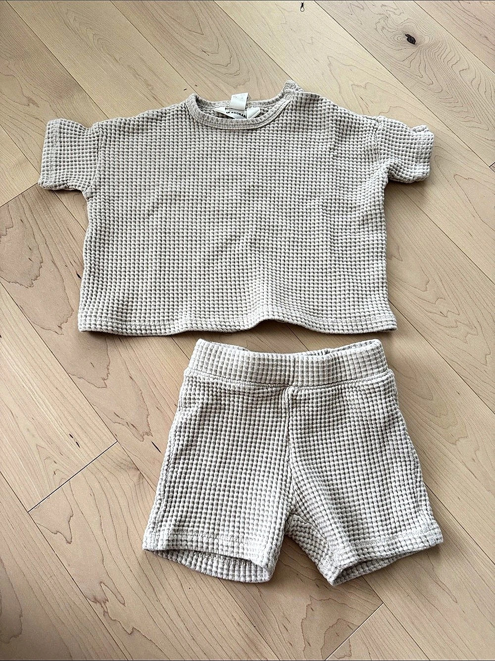 H&M Adorables waffle-knit top and shorts set Waffle Knit Set in Cream Girls 3T